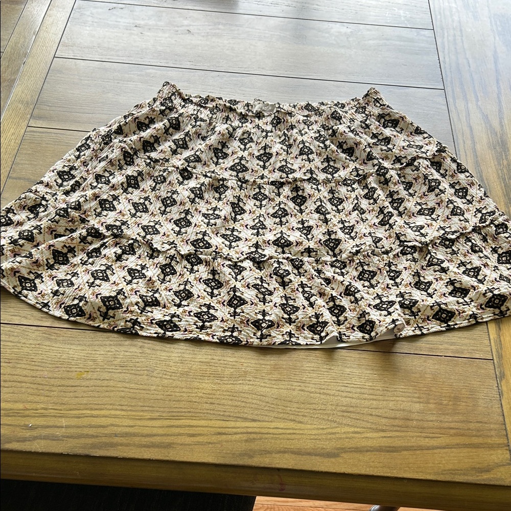 Tribal Printed Loft Tiered Mini Skirt in Beige and Black size Med